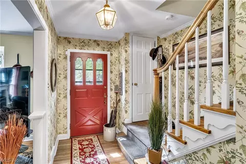 Entry Way - 4129 Oak Knoll Dr, Boardman, OH 44512 photo 2 of 9