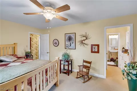 Bedroom - 4129 Oak Knoll Dr, Boardman, OH 44512 photo 3 of 5