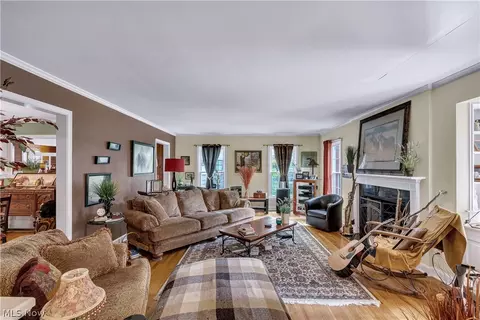 Living - 4129 Oak Knoll Dr, Boardman, OH 44512 photo 1 of 4