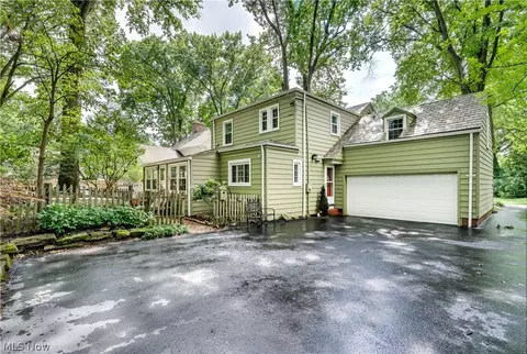 Exterior - 4129 Oak Knoll Dr, Boardman, OH 44512 photo 3 of 16