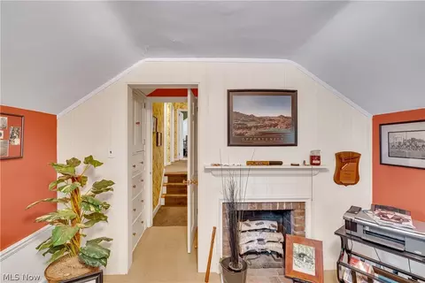 Entry Way - 4129 Oak Knoll Dr, Boardman, OH 44512 photo 7 of 9