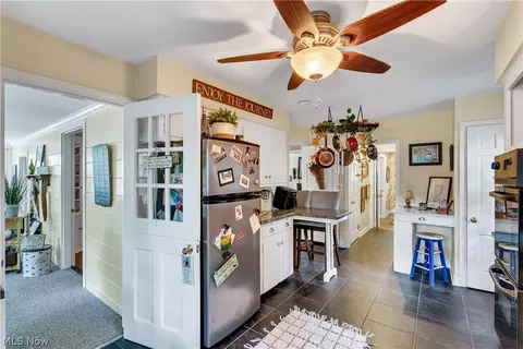 Entry Way - 4129 Oak Knoll Dr, Boardman, OH 44512 photo 1 of 9