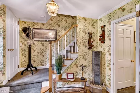 Entry Way - 4129 Oak Knoll Dr, Boardman, OH 44512 photo 3 of 9