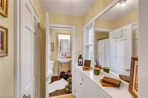 Entry Way - 4129 Oak Knoll Dr, Boardman, OH 44512 photo 8 of 9