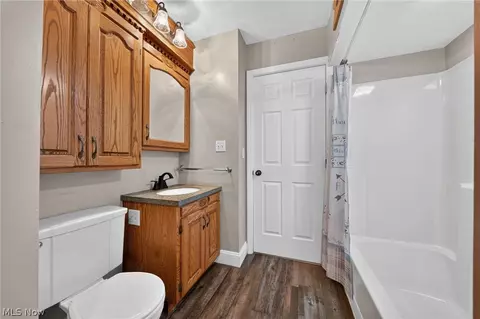 Bath - 7430 Whitewood Dr, Ashtabula, OH 44004 photo 2 of 3