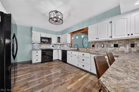 Kitchen - 7430 Whitewood Dr, Ashtabula, OH 44004 photo 2 of 3