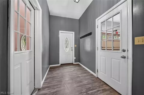 Entry Way - 7430 Whitewood Dr, Ashtabula, OH 44004 photo 2 of 3