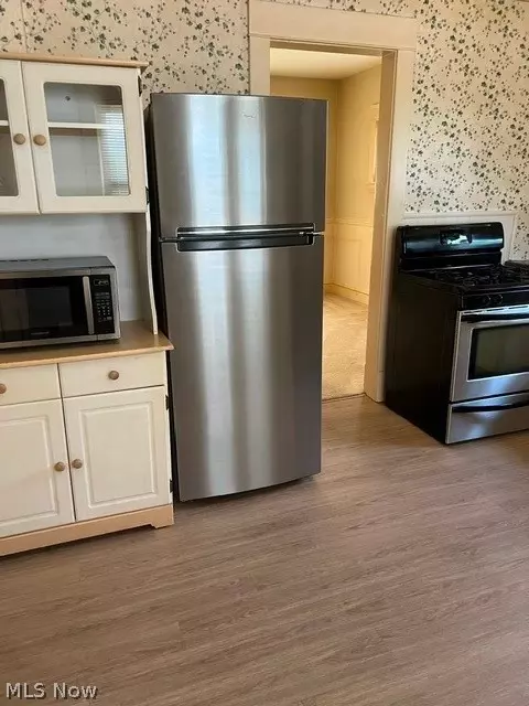 Kitchen - 2023 W 10th St, Ashtabula, OH 44004 photo 2 of 2