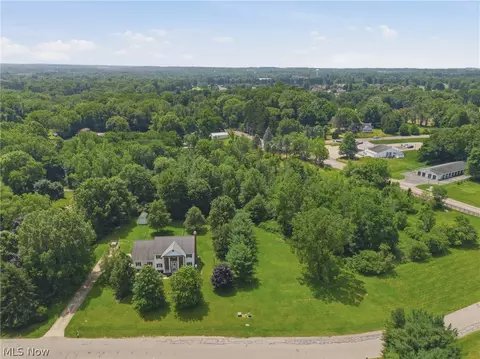 2390 Auberry Dr, Akron, OH 44312