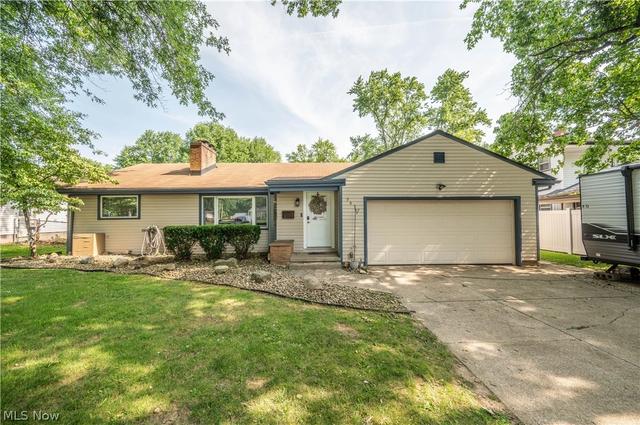 3832 Edinburgh Dr, Youngstown, OH 44511