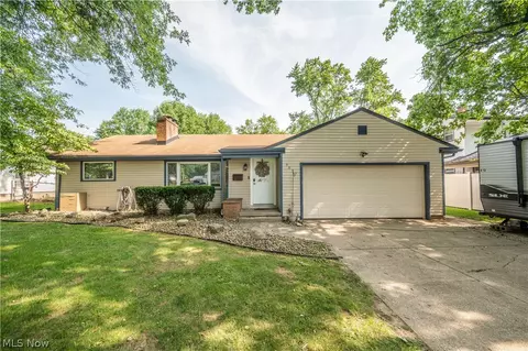 3832 Edinburgh Dr, Youngstown, OH 44511
