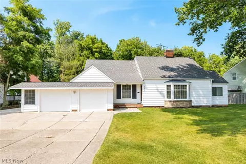 142 Bexley Dr, Bedford, OH 44146