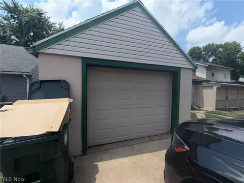 818 Halter Ct NW, Canton, OH 44708 photo 7