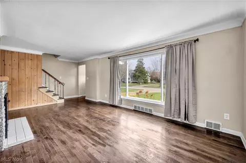 Living - 180 E 264th St, Euclid, OH 44132 photo 2 of 3