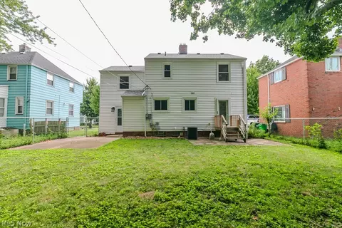 Exterior - 180 E 264th St, Euclid, OH 44132 photo 3 of 6