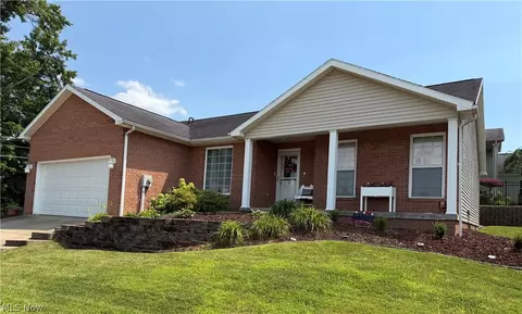2218 Packard Ct, Parkersburg, WV 26104