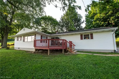 1757 Pleasant Valley Rd NE, New Philadelphia, OH 44663