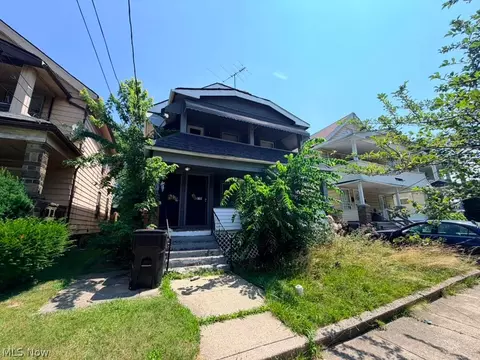 941 Alhambra Rd, Cleveland, OH 44110