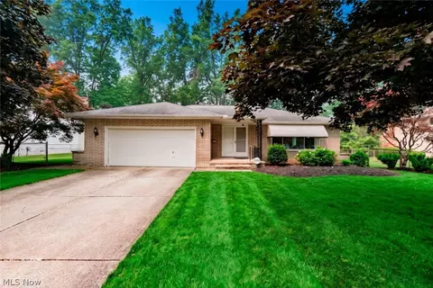 616 Sturbridge Dr, Highland Heights, OH 44143