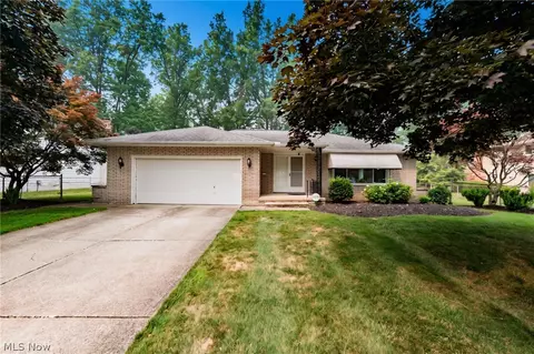 616 Sturbridge Dr, Highland Heights, OH 44143