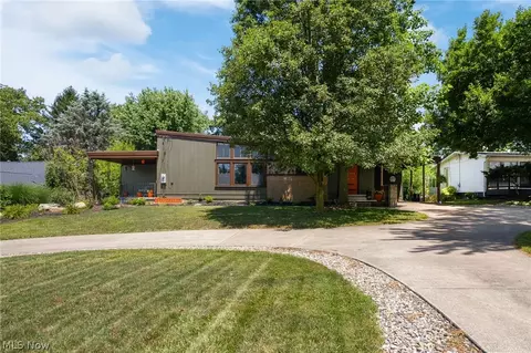 6079 Fulton Dr NW, Canton, OH 44718