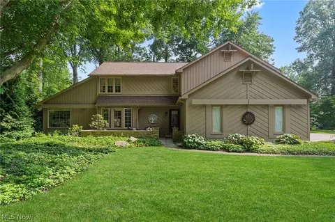 32573 Schooner Ct, Avon Lake, OH 44012
