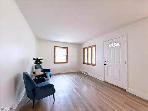 Living - 522 Eastern Heights Blvd, Elyria, OH 44035 photo 2 of 2