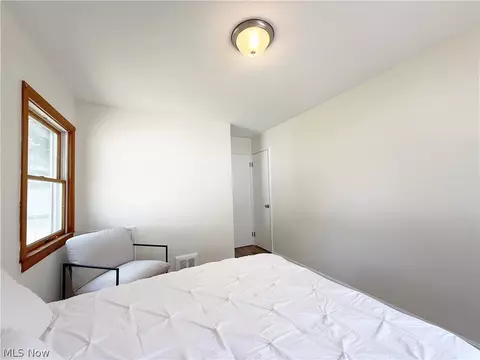 Bedroom - 522 Eastern Heights Blvd, Elyria, OH 44035 photo 3 of 9