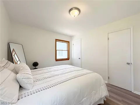 Bedroom - 522 Eastern Heights Blvd, Elyria, OH 44035 photo 6 of 9