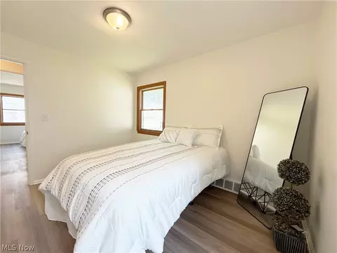 Bedroom - 522 Eastern Heights Blvd, Elyria, OH 44035 photo 5 of 9