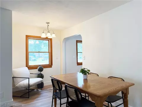 Dining - 522 Eastern Heights Blvd, Elyria, OH 44035 photo 4 of 4