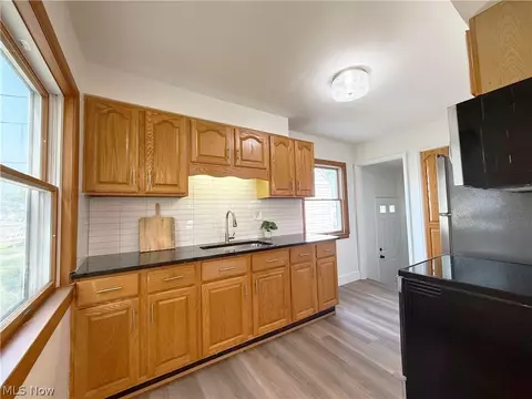 Kitchen - 522 Eastern Heights Blvd, Elyria, OH 44035 photo 1 of 6