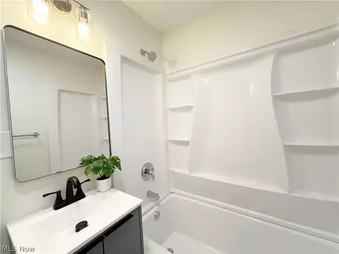 Bath - 522 Eastern Heights Blvd, Elyria, OH 44035 photo 3 of 3