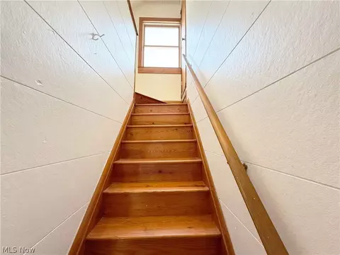 Entry Way - 522 Eastern Heights Blvd, Elyria, OH 44035 photo 2 of 3