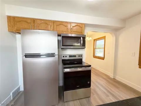 Kitchen - 522 Eastern Heights Blvd, Elyria, OH 44035 photo 5 of 6