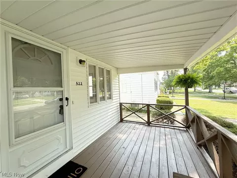 Exterior - 522 Eastern Heights Blvd, Elyria, OH 44035 photo 4 of 8