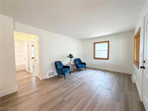 Living - 522 Eastern Heights Blvd, Elyria, OH 44035 photo 1 of 2