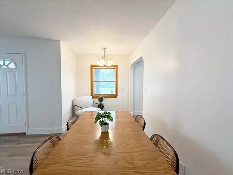 Dining - 522 Eastern Heights Blvd, Elyria, OH 44035 photo 3 of 4