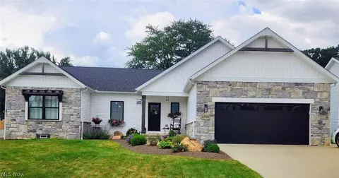 5705 Shadow Ridge Cir NW, North Canton, OH 44720