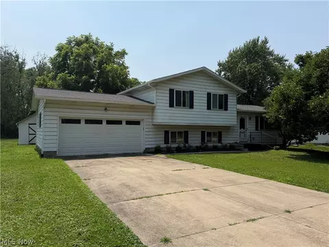 36 Westvue Dr, Tallmadge, OH 44278