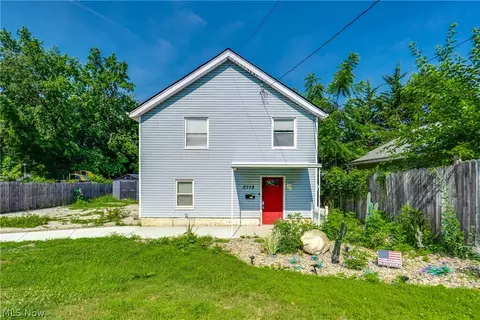 2718 Northland St, Cuyahoga Falls, OH 44221