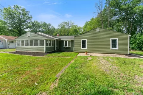 17632 Laurel Ave, Lake Milton, OH 44429