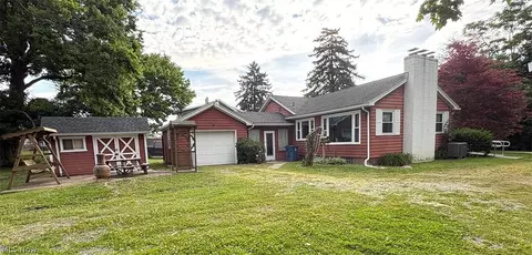 339 Belle St SW, Hartville, OH 44632