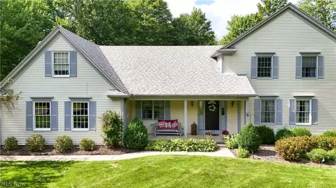 698 Deep Woods Dr, Aurora, OH 44202