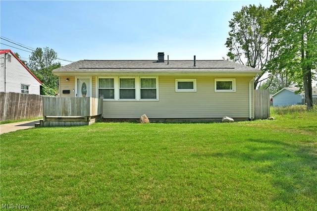 2231 Stewart Dr NW, Warren, OH 44485