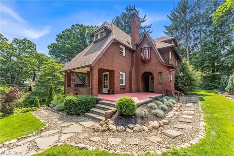 748 Evergreen Dr, Akron, OH 44303