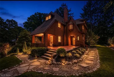 748 Evergreen Dr, Akron, OH 44303
