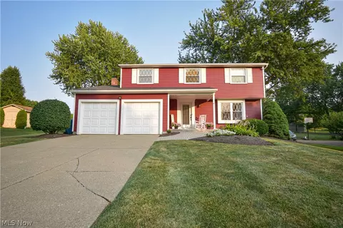 1674 Cloverview Dr, Uniontown, OH 44685