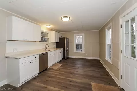 77 E Bridge St, Berea, OH 44017 photo 9