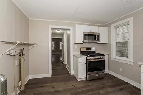 77 E Bridge St, Berea, OH 44017 photo 7